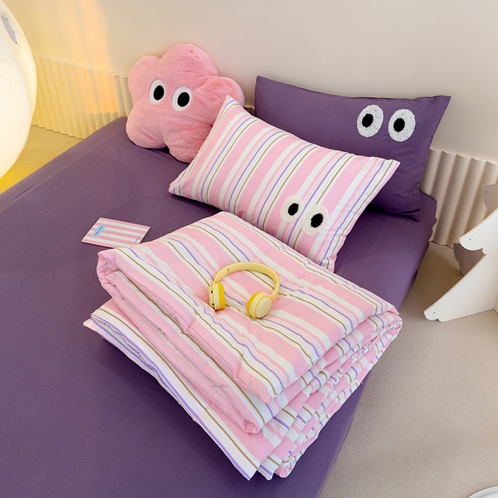 91家纺网 家纺一手货源 找家纺 老帅的工厂店 2025新款多巴胺水洗云朵棉大眼睛系列夏被四件套 芊泥卷