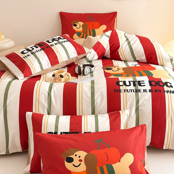 91家纺网 家纺一手货源 找家纺 卧趣家纺 2025新款全棉大版卡通数码印花纯棉四件套 可爱小狗（红）