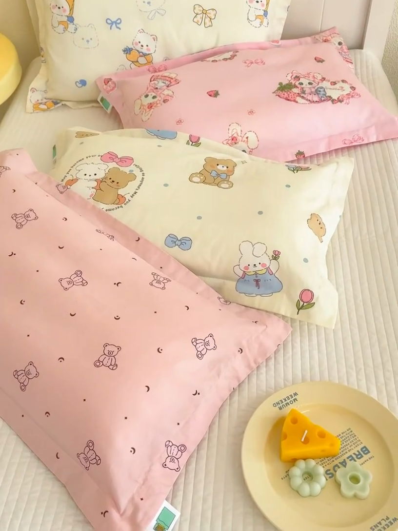 91家纺网 家纺一手货源 找家纺 良佐生活 2025新款A类高支高密全棉压线儿童枕套纯棉学生枕头套 七彩恐龙