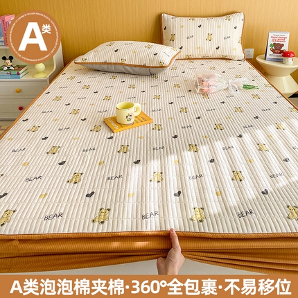 91家纺网 家纺一手货源 找家纺 恬澳家纺 2025新款A类泡泡棉夹棉印花床笠场景二 艾丽-熊宝