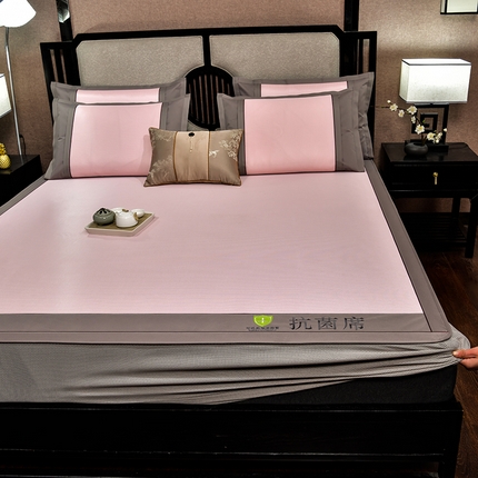 91家纺网 家纺一手货源 找家纺 小牛席业2025新款小千鸟格经典款（床笠款）抗菌席凉席藤席冰藤席冰丝席草席竹席乳胶席凉感豆豆席 经典抗菌席（床笠款）粉色