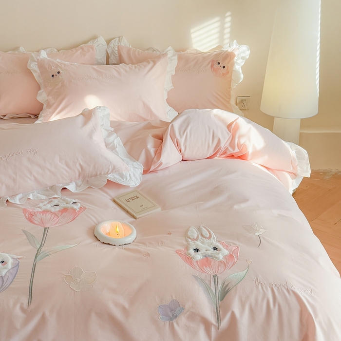 91家纺网 家纺一手货源 找家纺 蜜柚2025花边款贴布郁金香小兔 郁金香小兔 浅粉