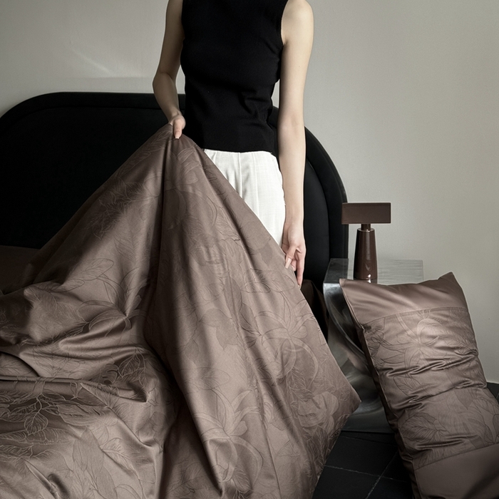 91家纺网 家纺一手货源 找家纺 鹿班家居 2025年春夏款100S长绒棉精美提花四件套-夏日暮野（标准会员-20元） 夏日暮野-卡其