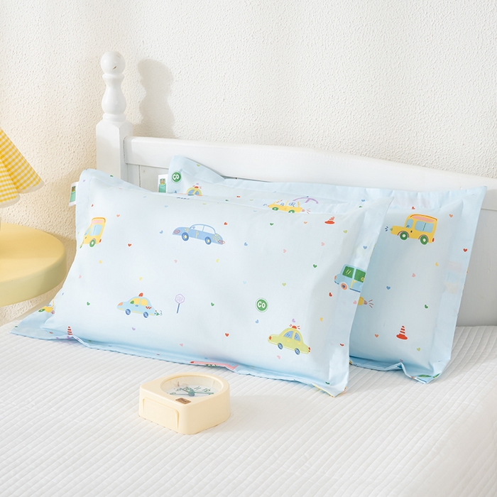 91家纺网 家纺一手货源 找家纺 良佐生活 2025新款A类高支高密全棉压线儿童枕套纯棉学生枕头套 快乐巴士