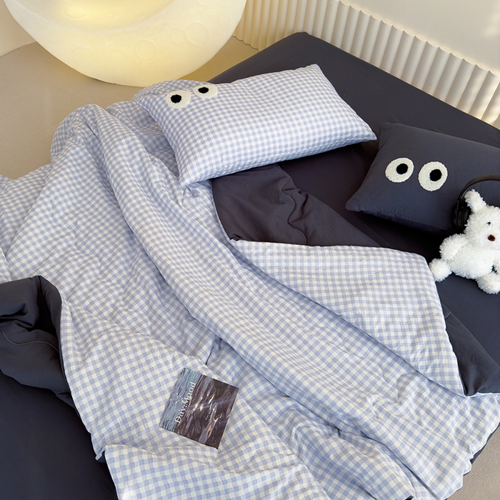 91家纺网 家纺一手货源 找家纺 老帅的工厂店 2025新款多巴胺水洗云朵棉大眼睛系列夏被四件套 蓝莓卷