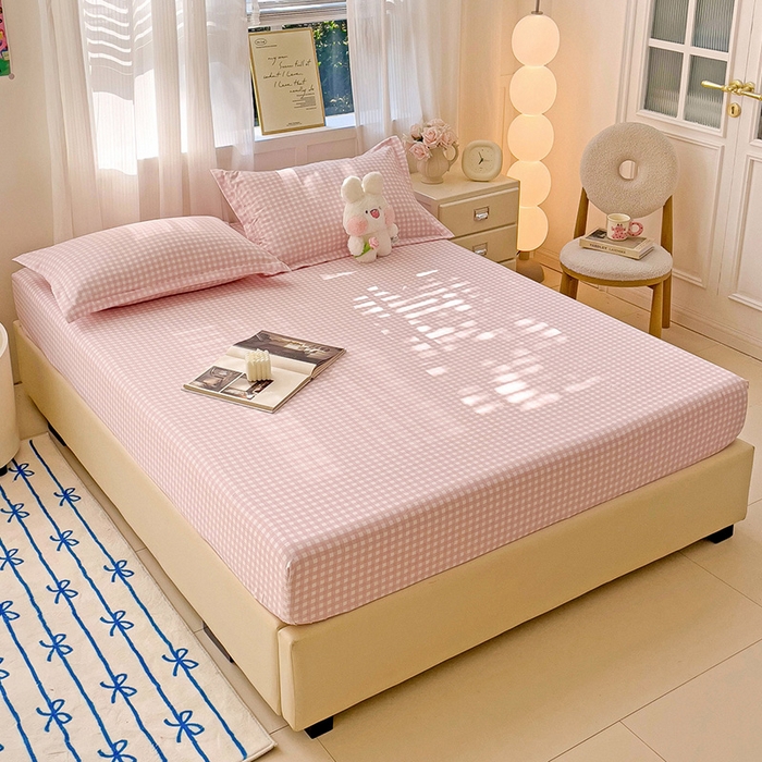 91家纺网 家纺一手货源 找家纺 恬澳家纺 2025新款森系水洗棉无印风单床笠场景二 森系-粉格