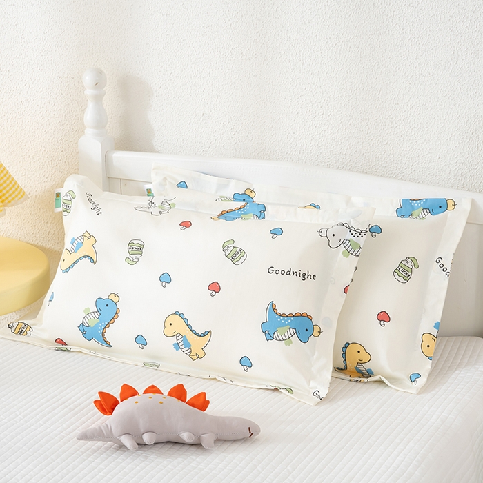 91家纺网 家纺一手货源 找家纺 良佐生活 2025新款A类高支高密全棉压线儿童枕套纯棉学生枕头套 元气恐龙