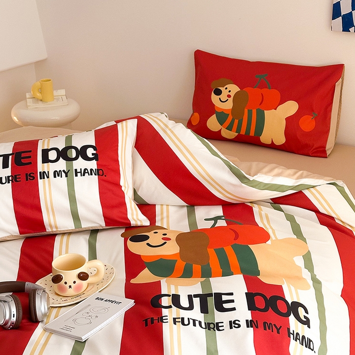 91家纺网 家纺一手货源 找家纺 卧趣家纺 2025新款全棉大版卡通数码印花纯棉四件套 可爱小狗（红）