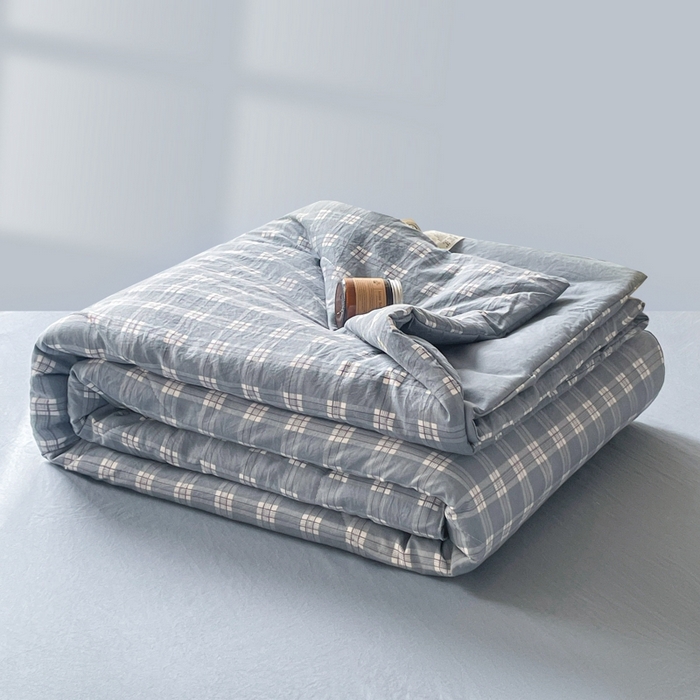 91家纺网 家纺一手货源 找家纺 老帅的工厂店 2025新款云朵棉无印风格子夏被 蓝大格