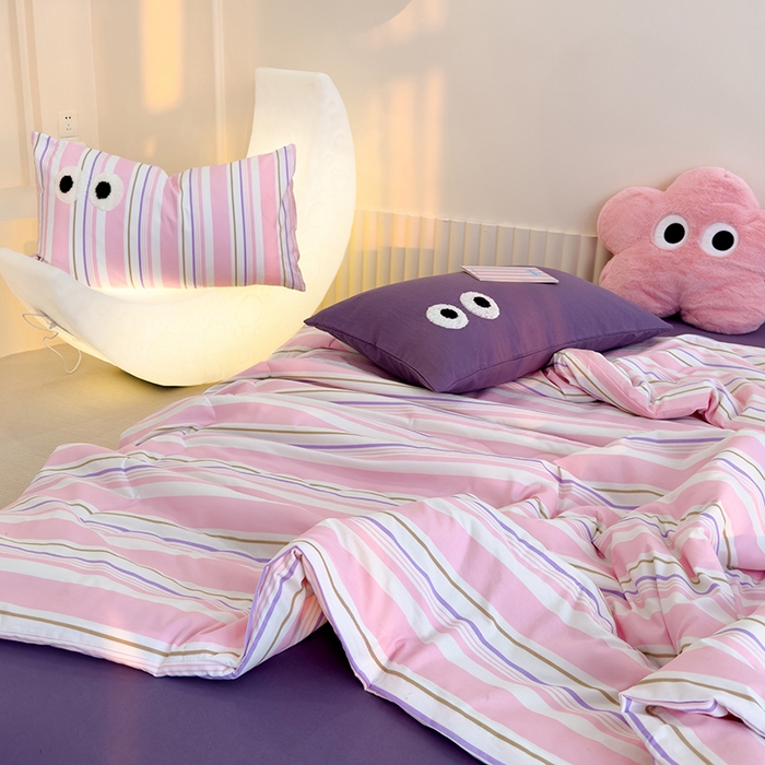 91家纺网 家纺一手货源 找家纺 老帅的工厂店 2025新款多巴胺水洗云朵棉大眼睛系列夏被四件套 芊泥卷