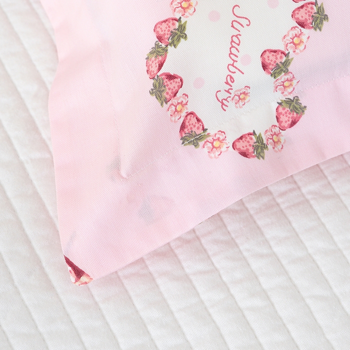 91家纺网 家纺一手货源 找家纺 良佐生活 2025新款A类高支高密全棉压线儿童枕套纯棉学生枕头套 草莓小兔