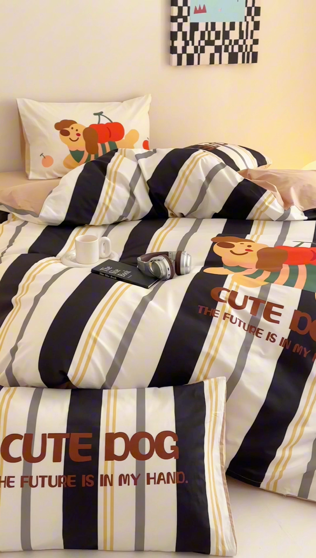 91家纺网 家纺一手货源 找家纺 卧趣家纺 2025新款全棉大版卡通数码印花纯棉四件套 可爱小狗（黑）