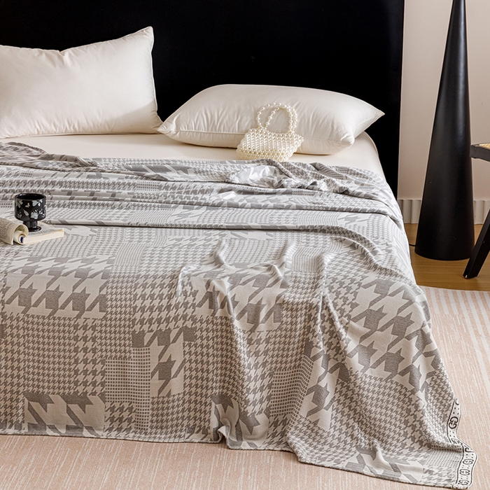 91家纺网 家纺一手货源 找家纺 朴尔家纺-2025年新款柔滑竹纤维双层纱布冷感毯毛巾被 千鸟风情-灰