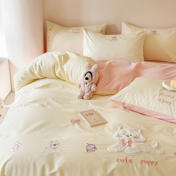 91家纺网 家纺一手货源 找家纺 蜜柚2025新款全棉纯棉贴布绣四件套 西高地 粉白