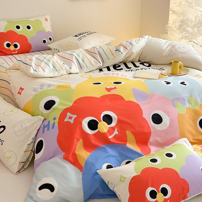 91家纺网 家纺一手货源 找家纺 卧趣家纺 2025新款全棉大版卡通数码印花纯棉四件套 呆萌小怪兽