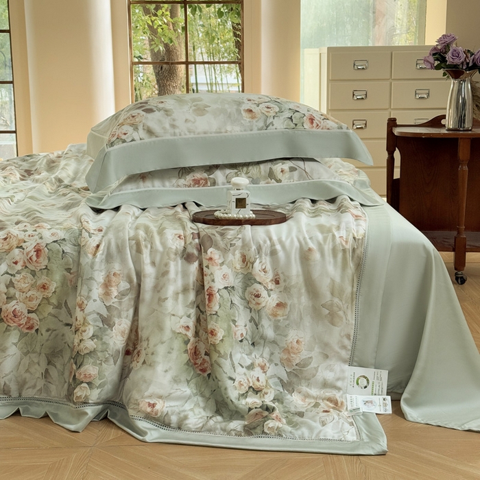 91家纺网 家纺一手货源 找家纺 娇逸家居 2025新品60支天丝数码印花高端夏被四件套 莫奈花园-绿