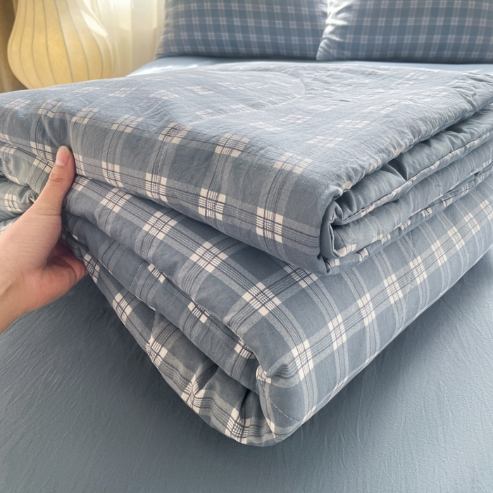 91家纺网 家纺一手货源 找家纺 老帅的工厂店 2025新款云朵棉无印风格子夏被 蓝大格