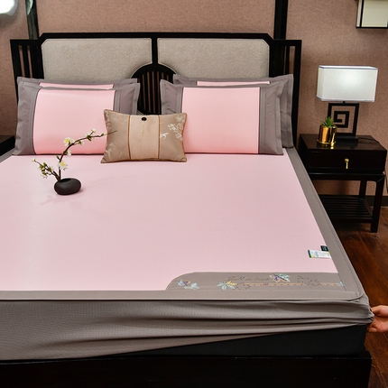 91家纺网 家纺一手货源 找家纺 小牛席业 2025新款小千鸟格枫叶款（床笠款）抗菌席凉席藤席冰藤席冰丝席草席竹席乳胶席凉感豆豆席 小千鸟格-枫叶抗菌席（床笠款）粉色