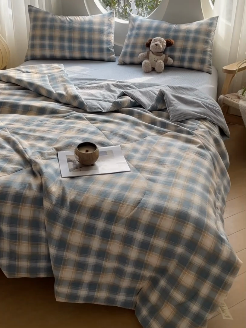 91家纺网 家纺一手货源 找家纺 老帅的工厂店 2025新款云朵棉无印风格子夏被 洛卡蓝