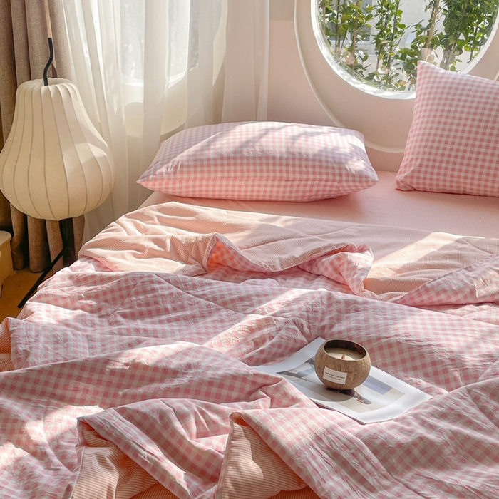 91家纺网 家纺一手货源 找家纺 老帅的工厂店 2025新款云朵棉无印风格子夏被 粉小格