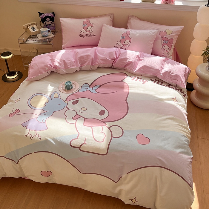 91家纺网 家纺一手货源 找家纺 蓝邻家纺 2025新款全棉大版三丽鸥四件套系列 粉兔亲亲