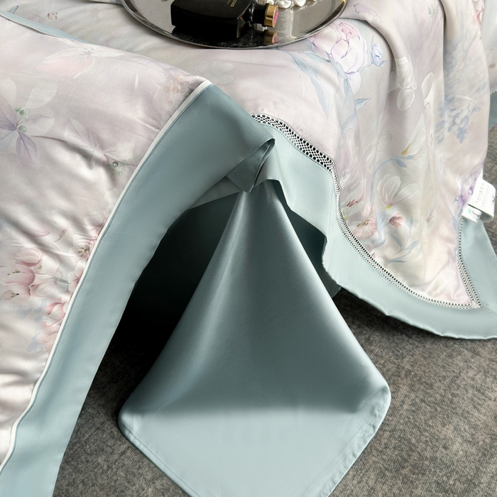 91家纺网 家纺一手货源 找家纺 娇逸家居 2025新品60支天丝数码印花高端夏被四件套 梦蔓-蓝