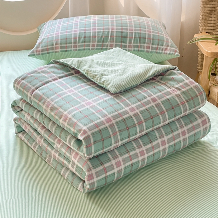 91家纺网 家纺一手货源 找家纺 老帅的工厂店 2025新款云朵棉无印风格子夏被 青柠绿