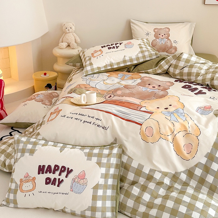 91家纺网 家纺一手货源 找家纺 卧趣家纺 2025新款全棉大版卡通数码印花纯棉四件套 快乐时光