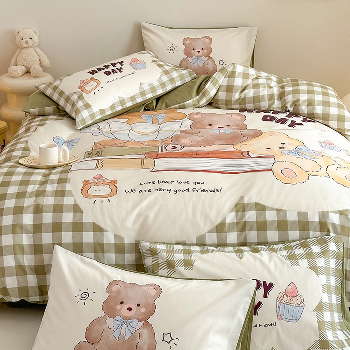 91家纺网 家纺一手货源 找家纺 卧趣家纺 2025新款全棉大版卡通数码印花纯棉四件套 快乐时光