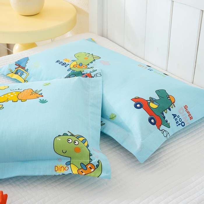 91家纺网 家纺一手货源 找家纺 良佐生活 2025新款A类高支高密全棉压线儿童枕套纯棉学生枕头套 七彩恐龙