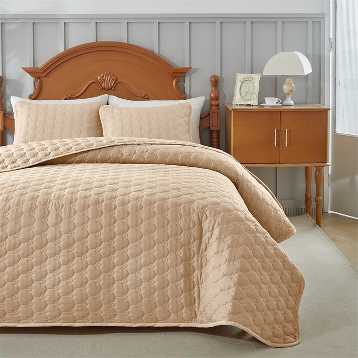 91家纺网 家纺一手货源 找家纺 温宁2025新款纤水洗棉麦穗夹棉四季足球格床盖 米色