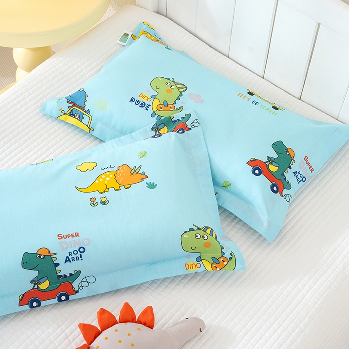 91家纺网 家纺一手货源 找家纺 良佐生活 2025新款A类高支高密全棉压线儿童枕套纯棉学生枕头套 七彩恐龙