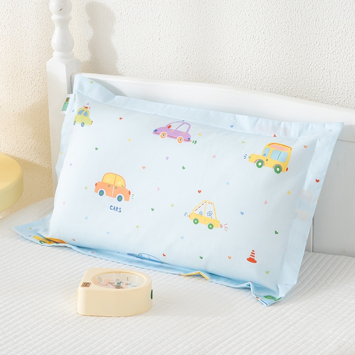 91家纺网 家纺一手货源 找家纺 良佐生活 2025新款A类高支高密全棉压线儿童枕套纯棉学生枕头套 快乐巴士