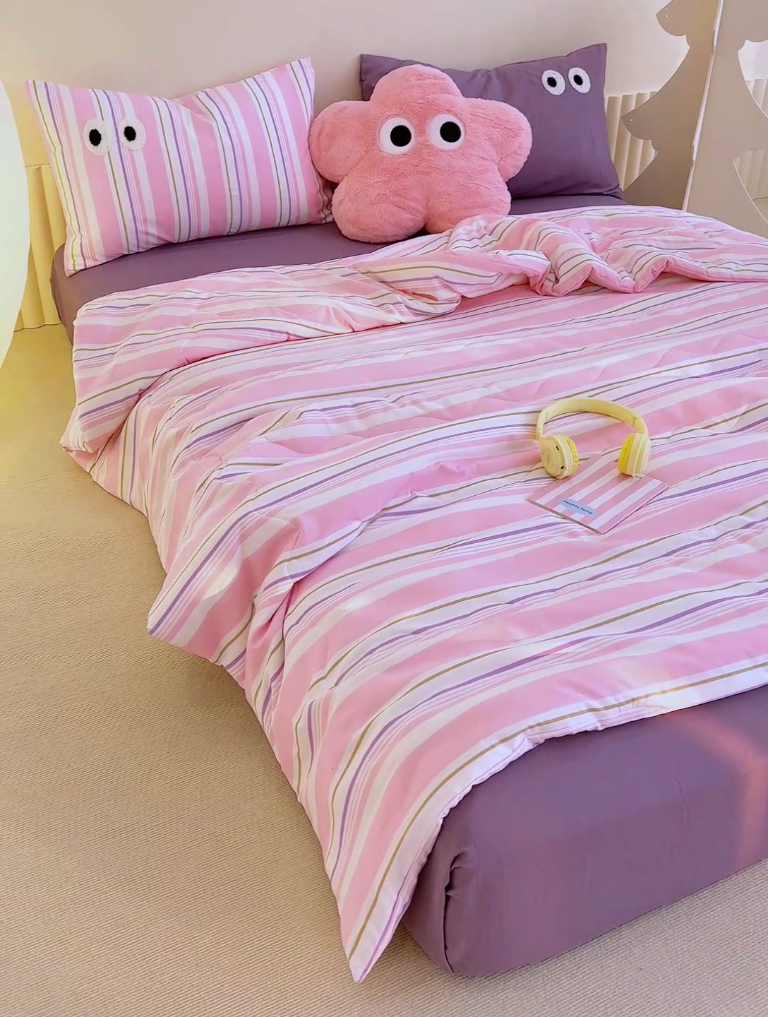 91家纺网 家纺一手货源 找家纺 老帅的工厂店 2025新款多巴胺水洗云朵棉大眼睛系列夏被四件套 芊泥卷