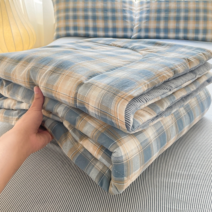 91家纺网 家纺一手货源 找家纺 老帅的工厂店 2025新款云朵棉无印风格子夏被 洛卡蓝