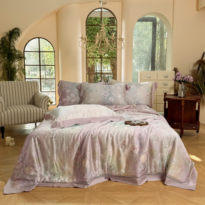 91家纺网 家纺一手货源 找家纺 娇逸家居 2025新品60支天丝数码印花高端夏被四件套 梦蔓-粉