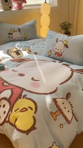 91家纺网 家纺一手货源 找家纺 蓝邻家纺 2025新款全棉大版三丽鸥四件套系列 呆萌帕恰狗