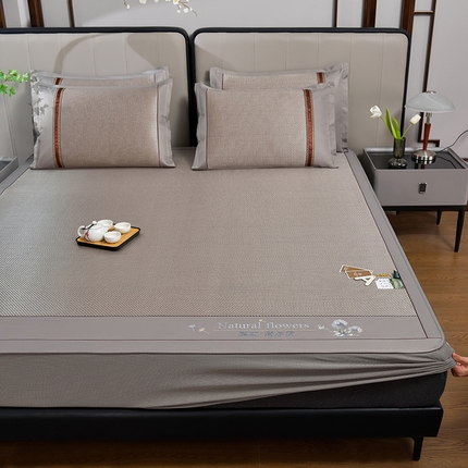 91家纺网 家纺一手货源 找家纺 小牛席业 2025新款绣球草本加厚（床笠款）清凉席凉席藤席冰藤席冰丝席草席竹席乳胶席凉感豆豆席 加厚款-绣球草本清凉席（床笠款）-香