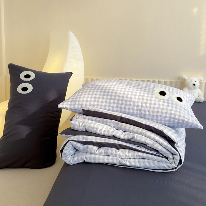 91家纺网 家纺一手货源 找家纺 老帅的工厂店 2025新款多巴胺水洗云朵棉大眼睛系列夏被四件套 蓝莓卷