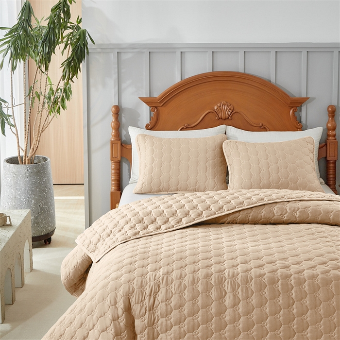 91家纺网 家纺一手货源 找家纺 温宁2025新款纤水洗棉麦穗夹棉四季足球格床盖 米色