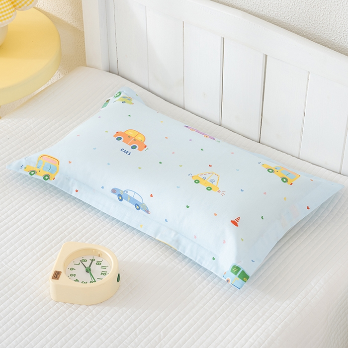 91家纺网 家纺一手货源 找家纺 良佐生活 2025新款A类高支高密全棉压线儿童枕套纯棉学生枕头套 快乐巴士