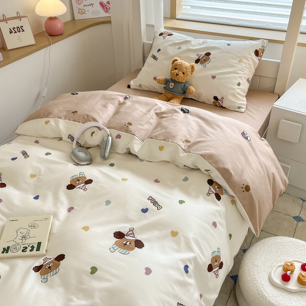 91家纺网 家纺一手货源 找家纺 慕尚家纺 2025新款全棉印花学生三件套套件 彩色爱心狗