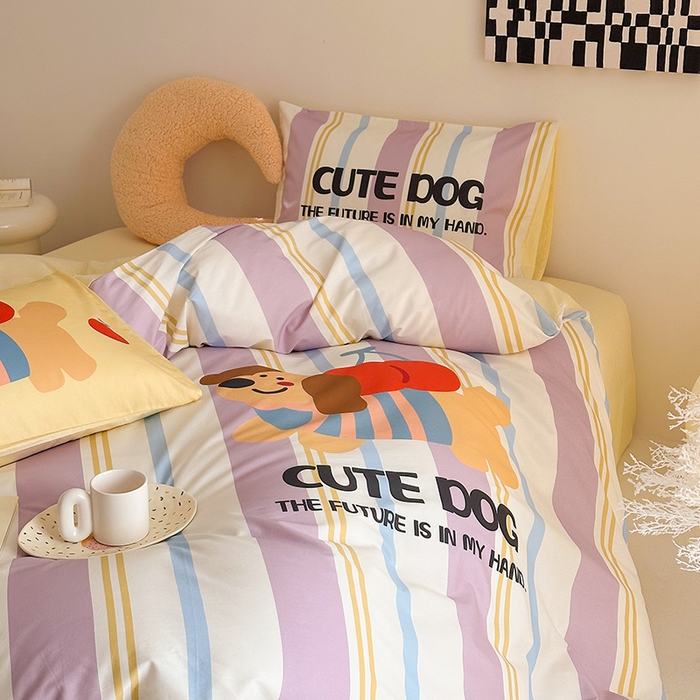 91家纺网 家纺一手货源 找家纺 卧趣家纺 2025新款全棉大版卡通数码印花纯棉四件套 可爱小狗（紫）