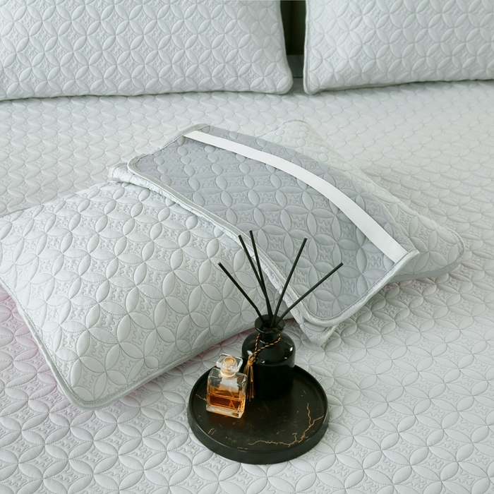 91家纺网 家纺一手货源 找家纺 OL家纺2025新款凉感丝夏被床盖款三件套 浅米灰