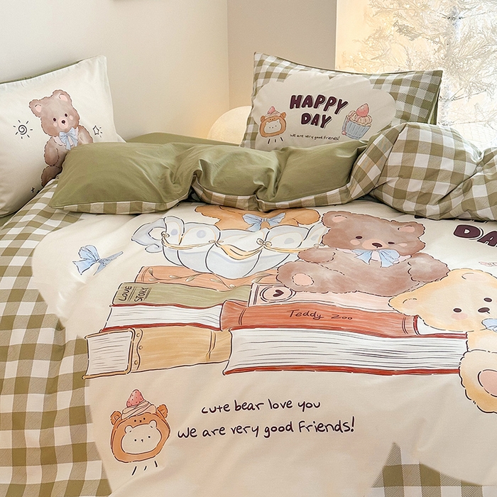 91家纺网 家纺一手货源 找家纺 卧趣家纺 2025新款全棉大版卡通数码印花纯棉四件套 快乐时光