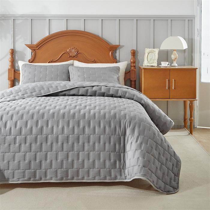 91家纺网 家纺一手货源 找家纺 温宁2025新款 跨境外贸专供山字格床盖 银灰