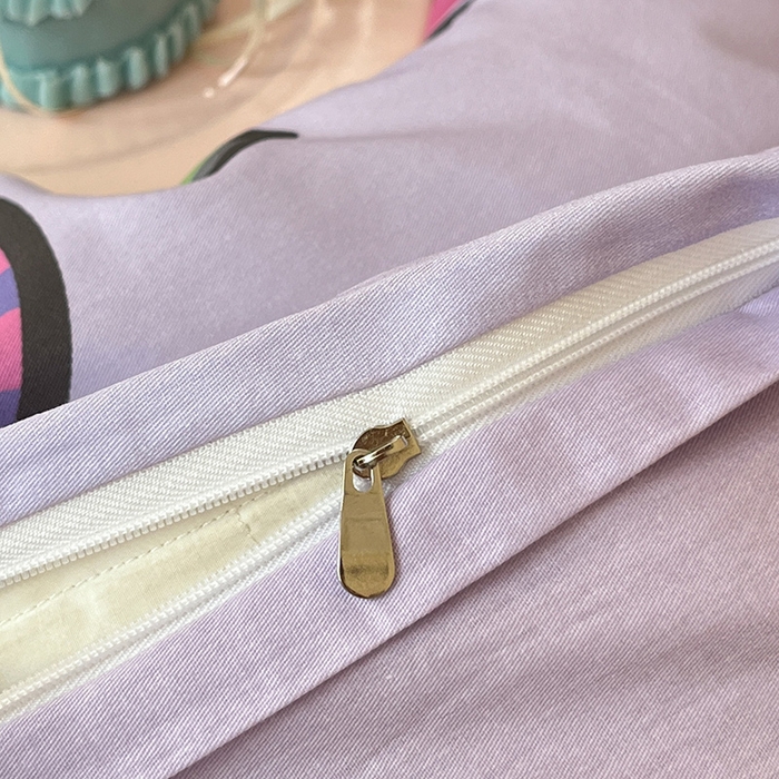 91家纺网 家纺一手货源 找家纺 蓝邻家纺 2025新款全棉大版三丽鸥四件套系列 草莓库洛米