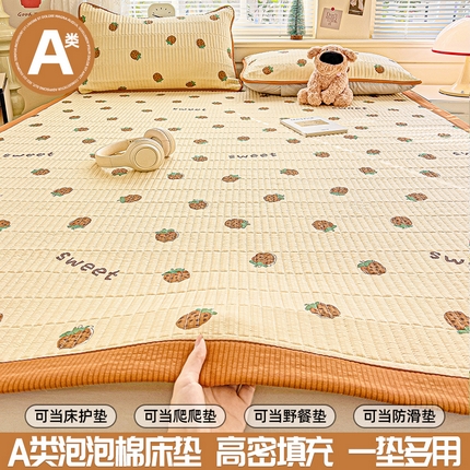 91家纺网 家纺一手货源 找家纺 恬澳家纺 2025新款泡泡棉夹棉印花床护垫-场景二 卡洛-甜心草莓