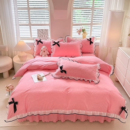 91家纺网 家纺一手货源 找家纺 莉莉安家纺 2025新款韩版亲肤磨毛花边蝴蝶结浪漫蕾丝花边款四件套--甜心系列【提供买家秀】 甜心-蜜桃粉