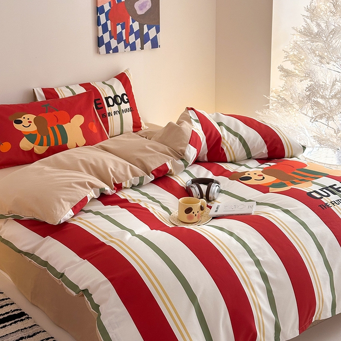 91家纺网 家纺一手货源 找家纺 卧趣家纺 2025新款全棉大版卡通数码印花纯棉四件套 可爱小狗（红）